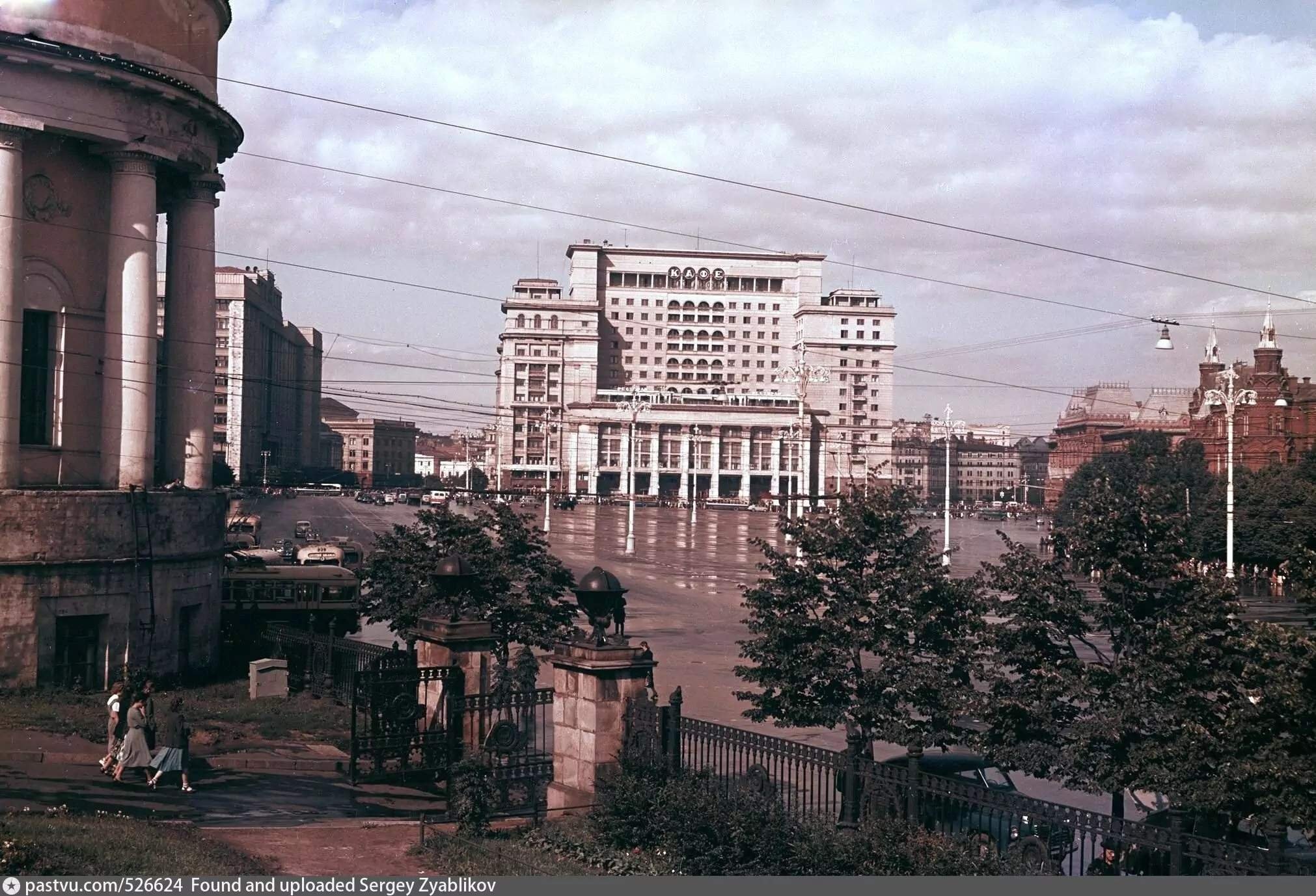 Здания советских времен. Архитектура СССР В 50е. Москва 50-х МГУ. Архитектура 70-80 годов в СССР. Москва 1950 МГУ.