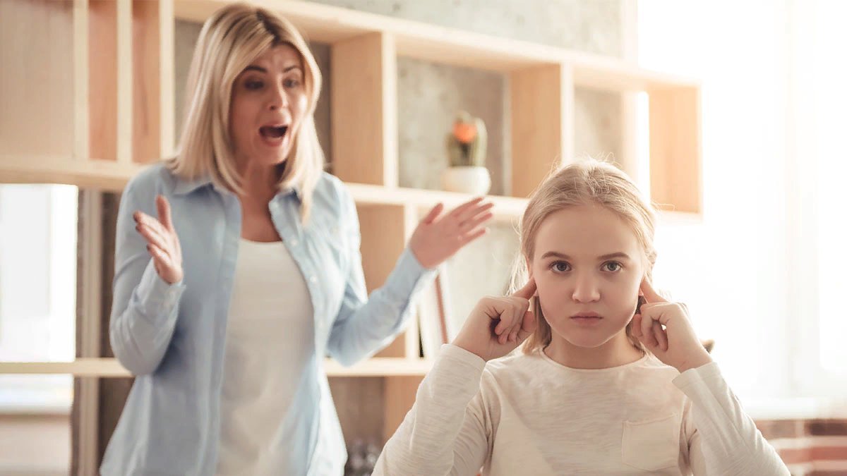 агрессивный ребенок. демократический стиль воспитания. конфликт родителей и детей. родители и дети. агрессия подростков.