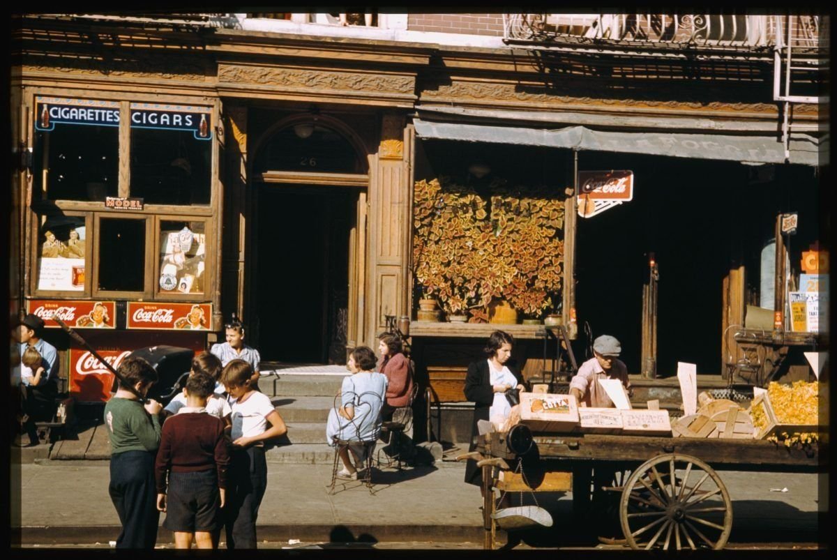 В начале 1940 х. Нью Йорк 1940 год в США. Нью Йорк в 40-е годы. Лавки в Нью-Йорке 1940. Нью-Йорк 40-х годов.