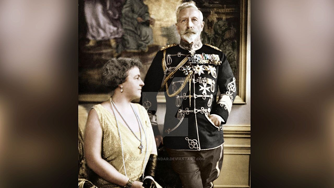 Королева елизавета 2 в зеленом. Большая императорская корона российской империи. Судьба монарха. Королева великобритании елизавета ii в мантии. Елизавета 2 правитель.