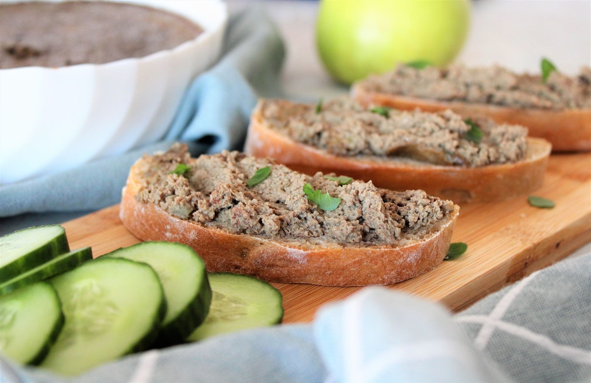 паштет из куриной печени. паштет печеночный. печёночный паштет запечённый. паштет из куриной печени в духовке. паштет из куриной печени запеченный в духовке.