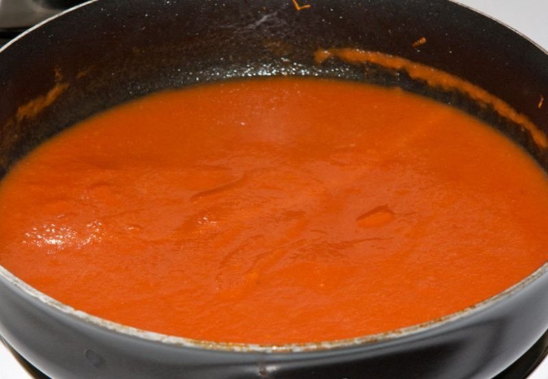 Томатный соус с мукой. Tomato sauce as water. Соус оранжевого цвета. Соус из яблок по китайски. Соус с мукой и томатной пастой.