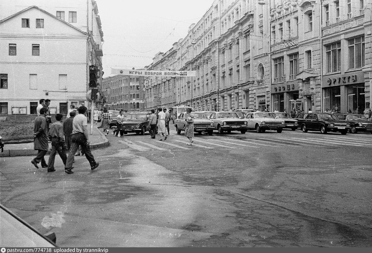 Фото 1986 года. Pastvu Москва 1980. Москва в 70е и сейчас. Улица Кирова Мясницкая Москва 1960. Инженерная улица Москва 1990.