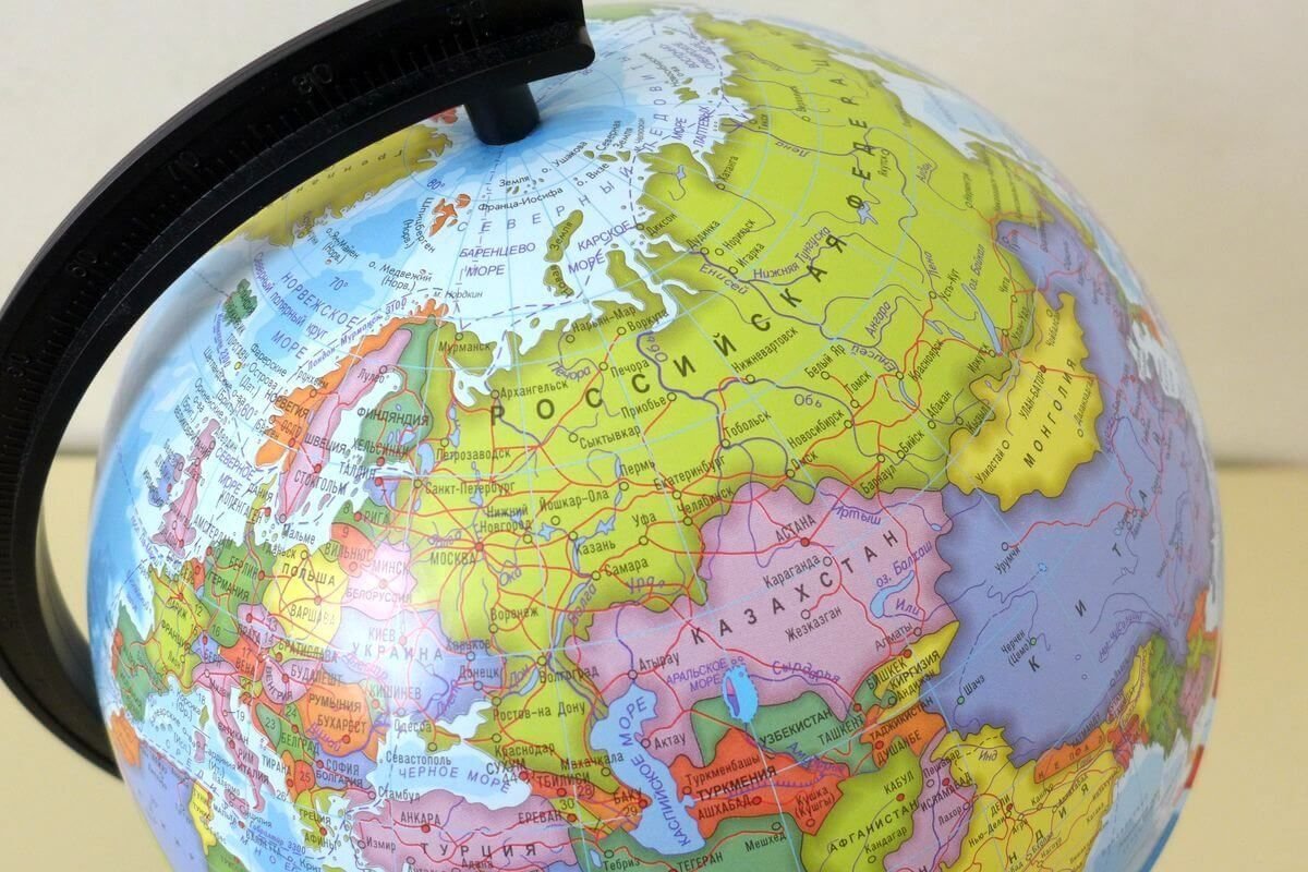 Хочу узнать россию. Россия на глобусе. Карта России на глобусе. Российская Федерация на глобусе.