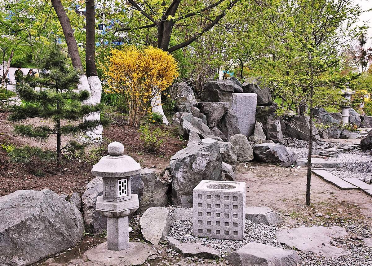 Сад камней ВГУЭС Владивосток