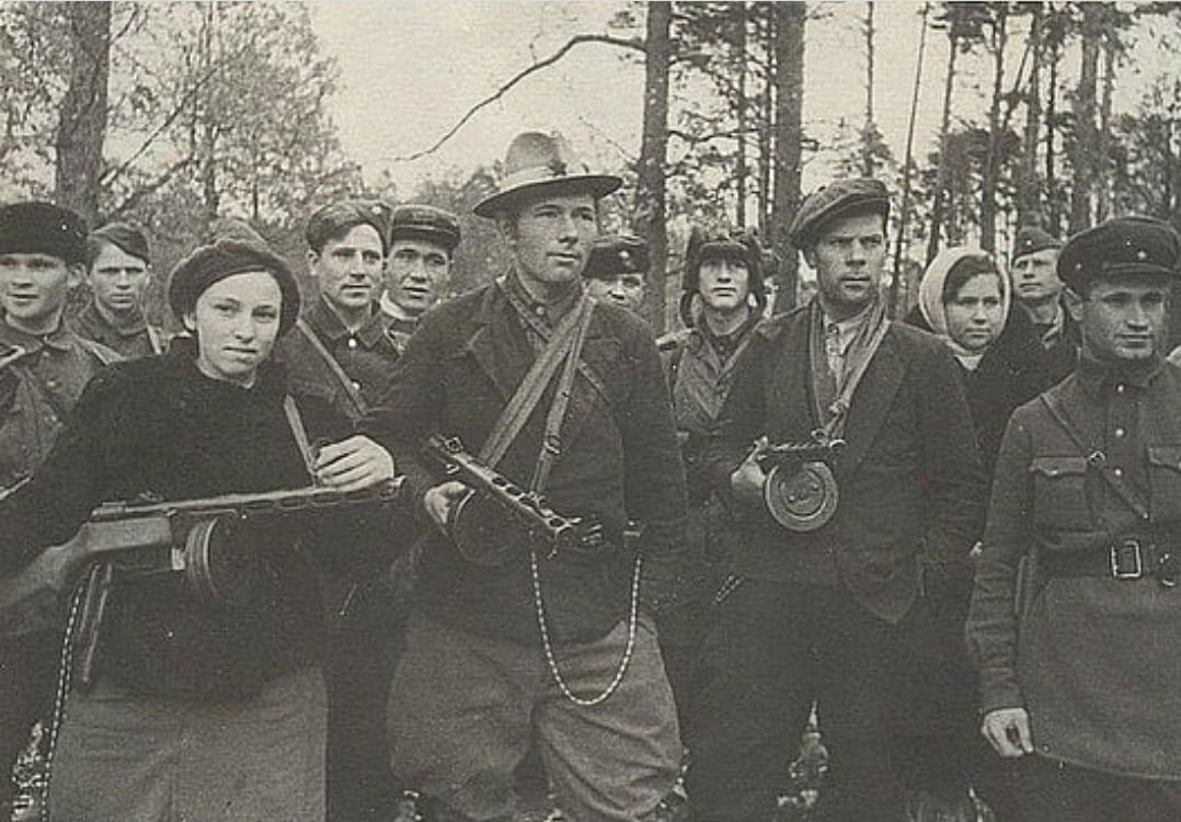 партизанский отряд в приднестровье 1943. первые партизанские отряды в беларуси. первые партизанские отряды в беларуси. первые партизанские отряды в беларуси. партизанские и подпольные движения в белоруссии 1943.