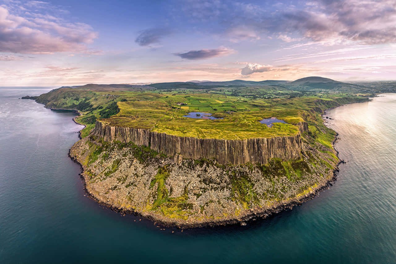 Ireland. Северная Ирландия. Антрим Ирландия. Город Антрим Северная Ирландия. Нортхерн Иреланд.