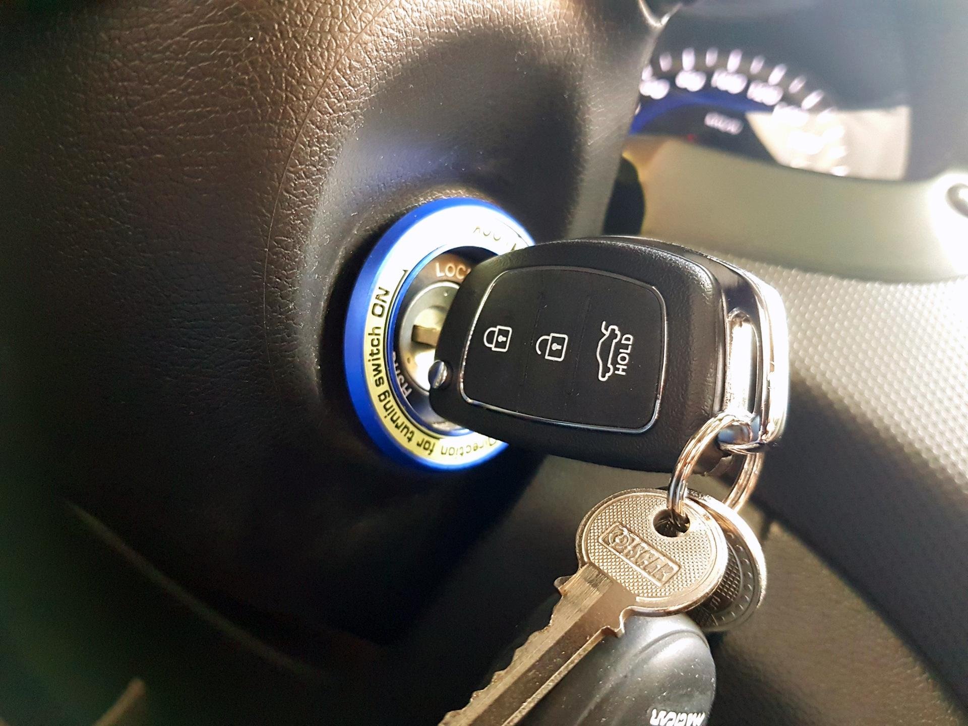Завести ключи. Ключ Hyundai Solaris. Hyundai Solaris ключ зажигания. Ключ Hyundai Solaris 2021. Ключ зажигания Хендай Солярис 2021.