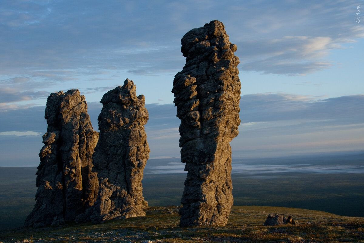 Уникальный край. Плато Мань-Пупу-нёр. Мань-Пупу-нёр столбы выветривания. Каменные столбы выветривания Мань-Пупу-нер. Столбы выветривания на плато Мань-Пупу-нёр.