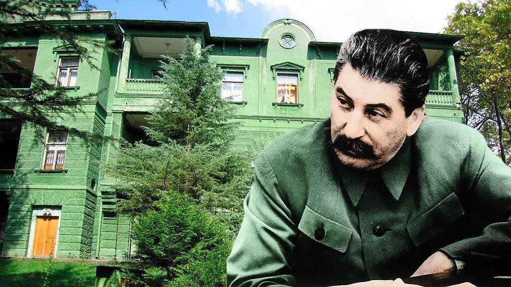 Призрак сталина на даче в сочи. Дом музей дача сталина в сочи. Дача сталина абхазия рица. Хоста санаторий зеленая роща дача сталина. Сочи дача сталина зимой режим на новогодних каникул.