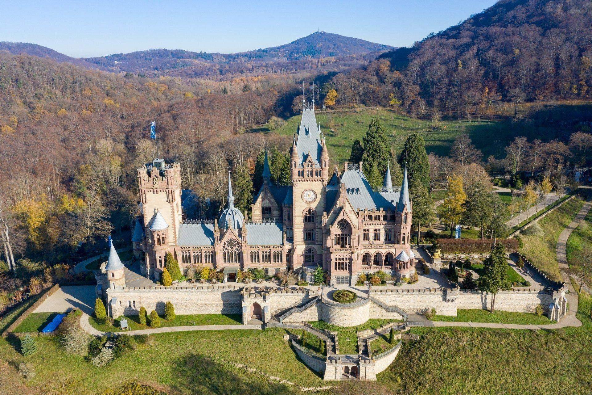 Замок Драхенбург Германия фото осенью