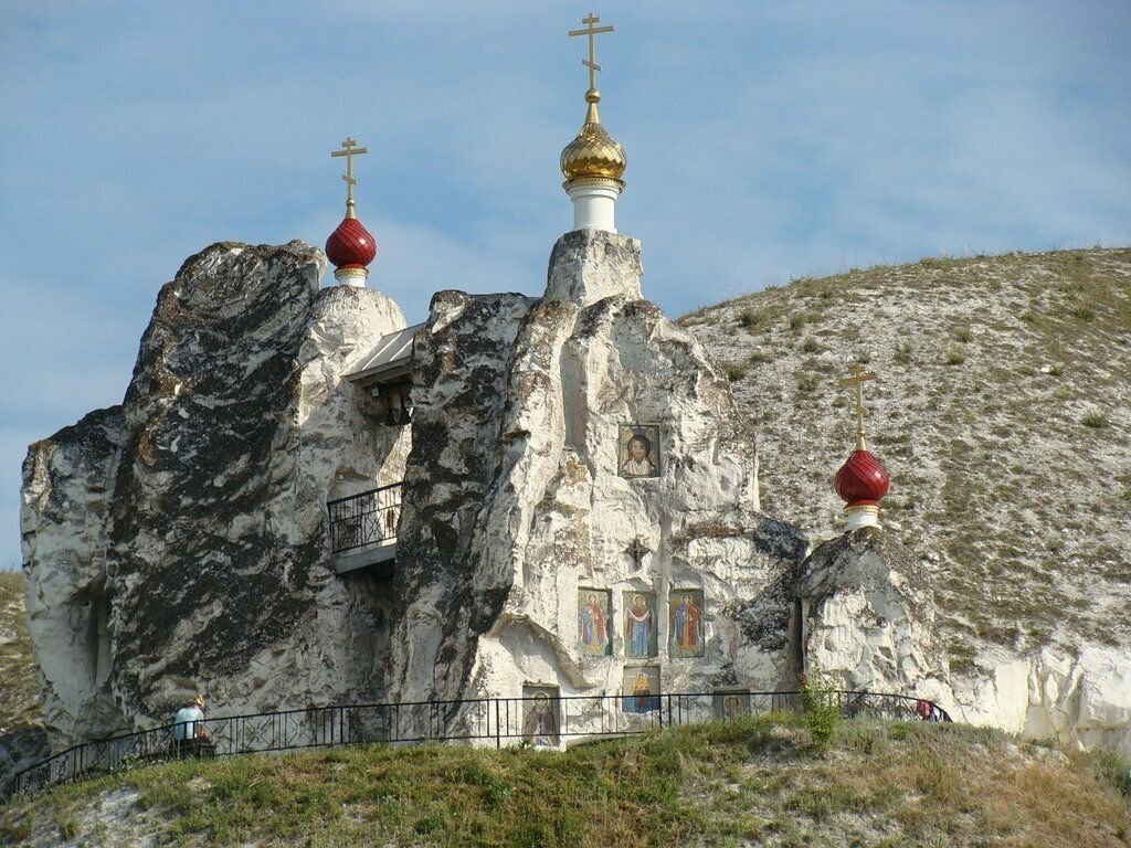 Костомаровский монастырь. Костомаровский Спасский женский монастырь. Спасский храм Костомарово. Костомарово Воронежская область монастырь. Костомаровский Спасский пещерный монастырь.