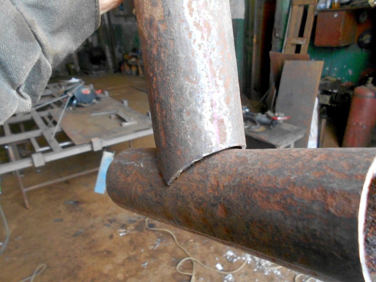 Сварная врезка стальной трубы ду50. Как варить рис рассыпчатым. Варка риса в кастрюле. Рассыпчатый рис в кастрюле. Сварка круглых труб.