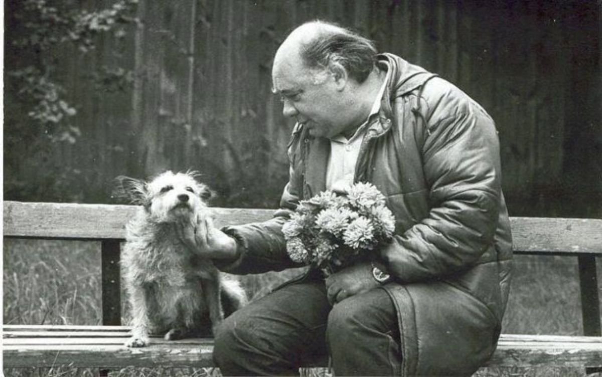 Добро советский. Евгений Леонов с собачкой. Евгений Леонов с собакой. Евгений Леонов с собакой фото. Люди добрые.