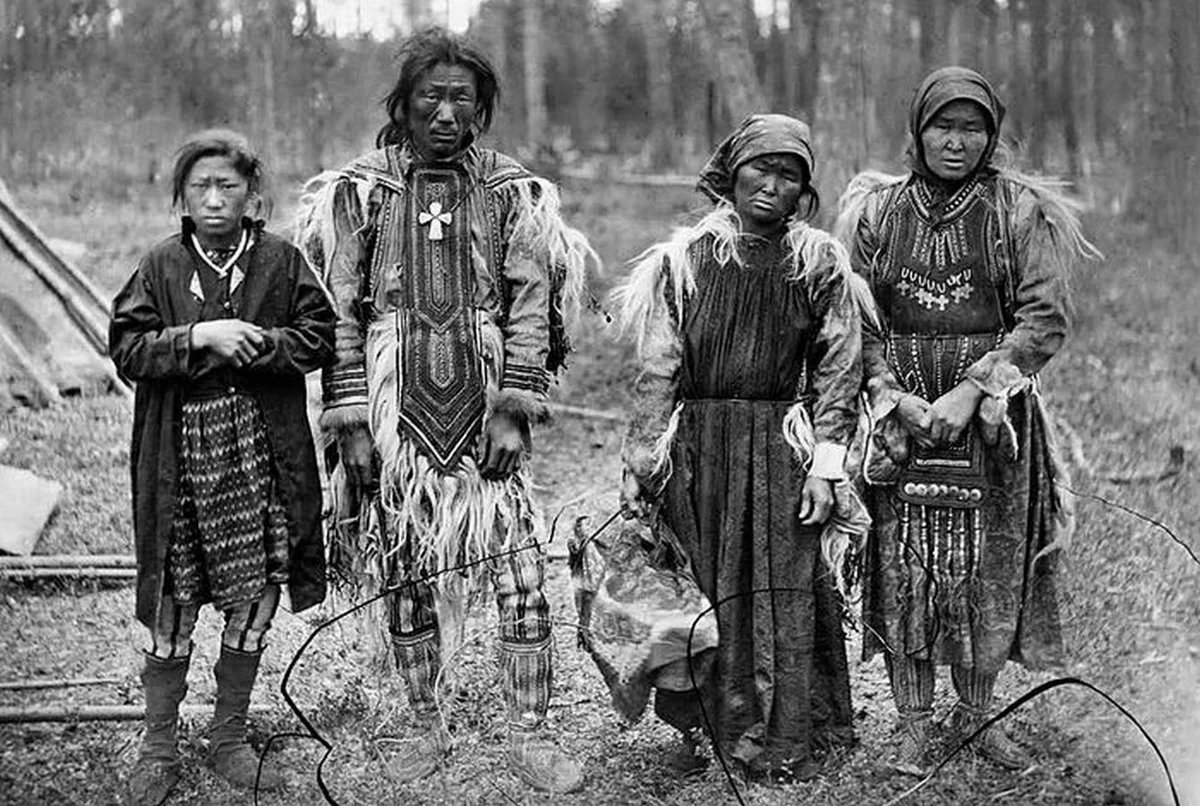 Местные жители сибири. Эвенки – коренной народ Восточной Сибири. Народы Забайкалья тунгусы. Тунгусы 19 век. Эвенки и тунгусы народ Сибири.