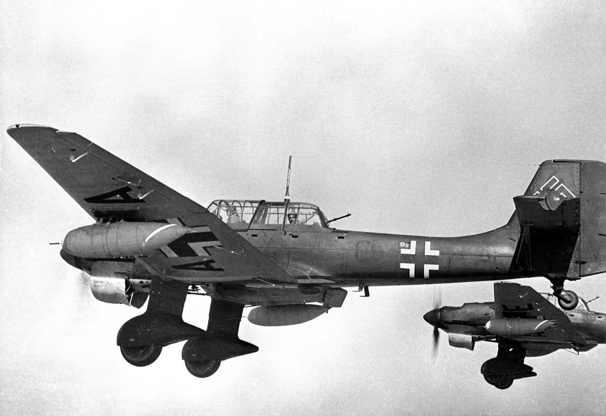 Бомбардировщик люфтваффе. Junkers ju 87. Бомбардировщик Юнкерс 87. Junkers ju 87 самолёты Германии. Junkers 87 германский бомбардировщик.