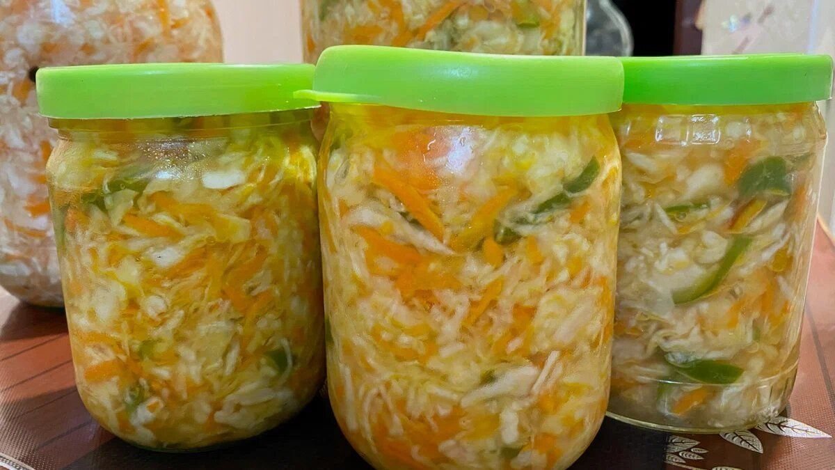 стерилизация салатов на зиму в банках. салат с капустой на зиму без стерилизации. заготовки на зиму ассорти. овощной салат на зиму. стерилизация банок консервов.