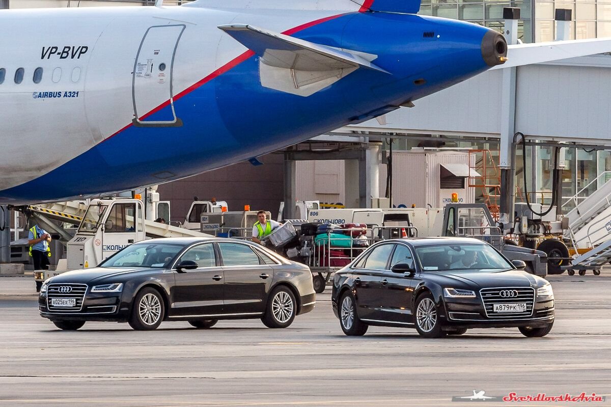 Airport car. Машины в аэропорту. Аэропортовые автомобили. Машины на аэродроме. Транспортные средства в аэропорту.