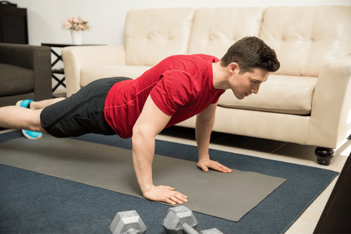 Упражнения для спины дома для мужчин после 50