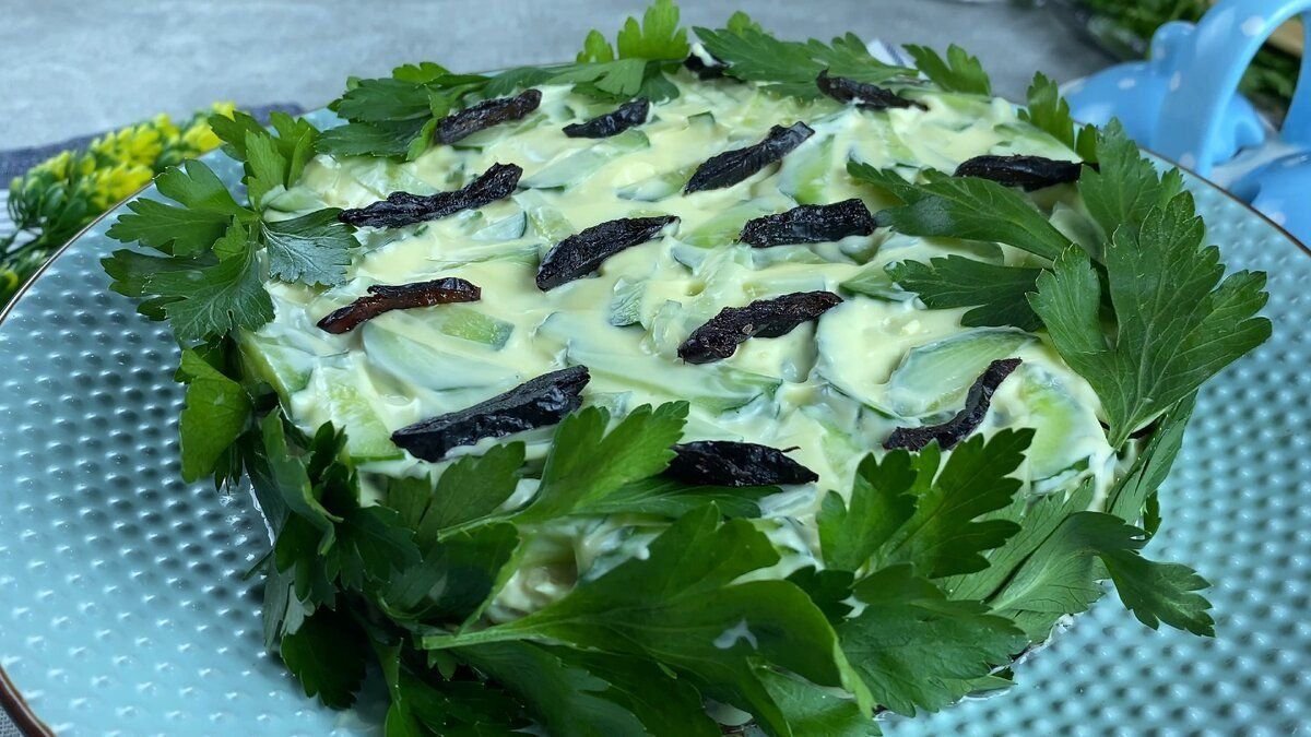 Салат белая береза с черносливом