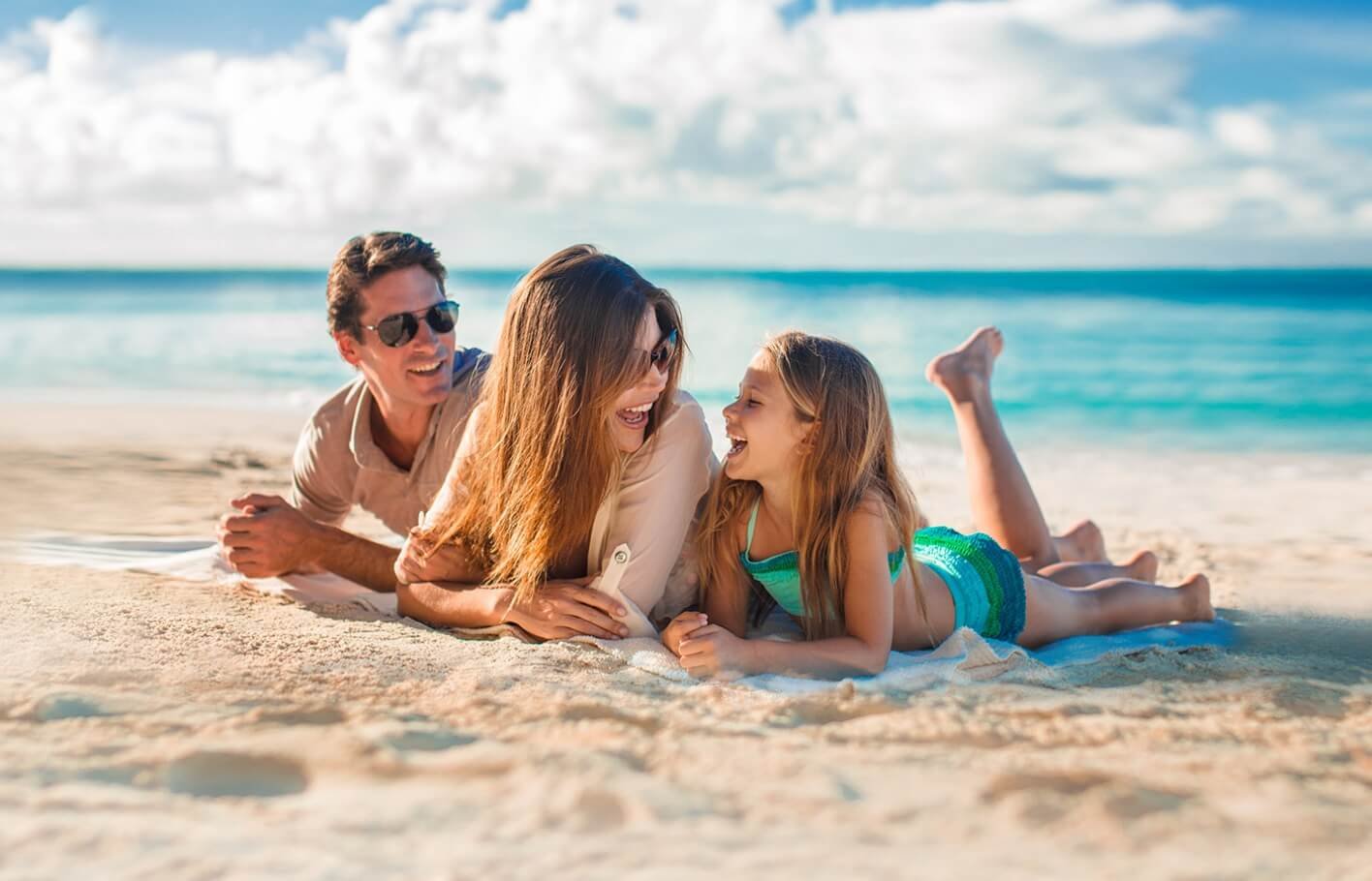 Семья на пляже