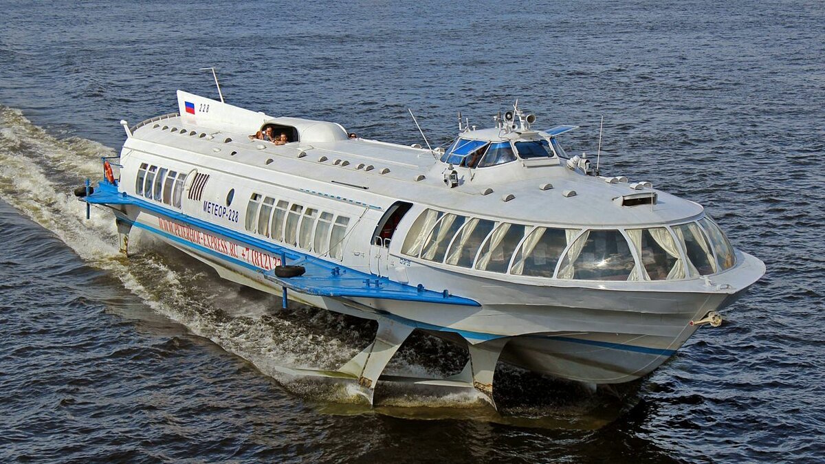 по реке на ракета москва