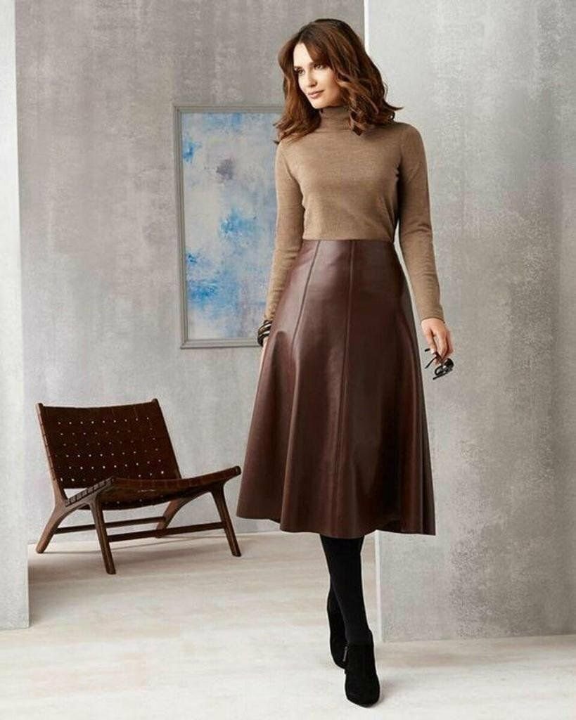 Сочетание коричневой юбки
