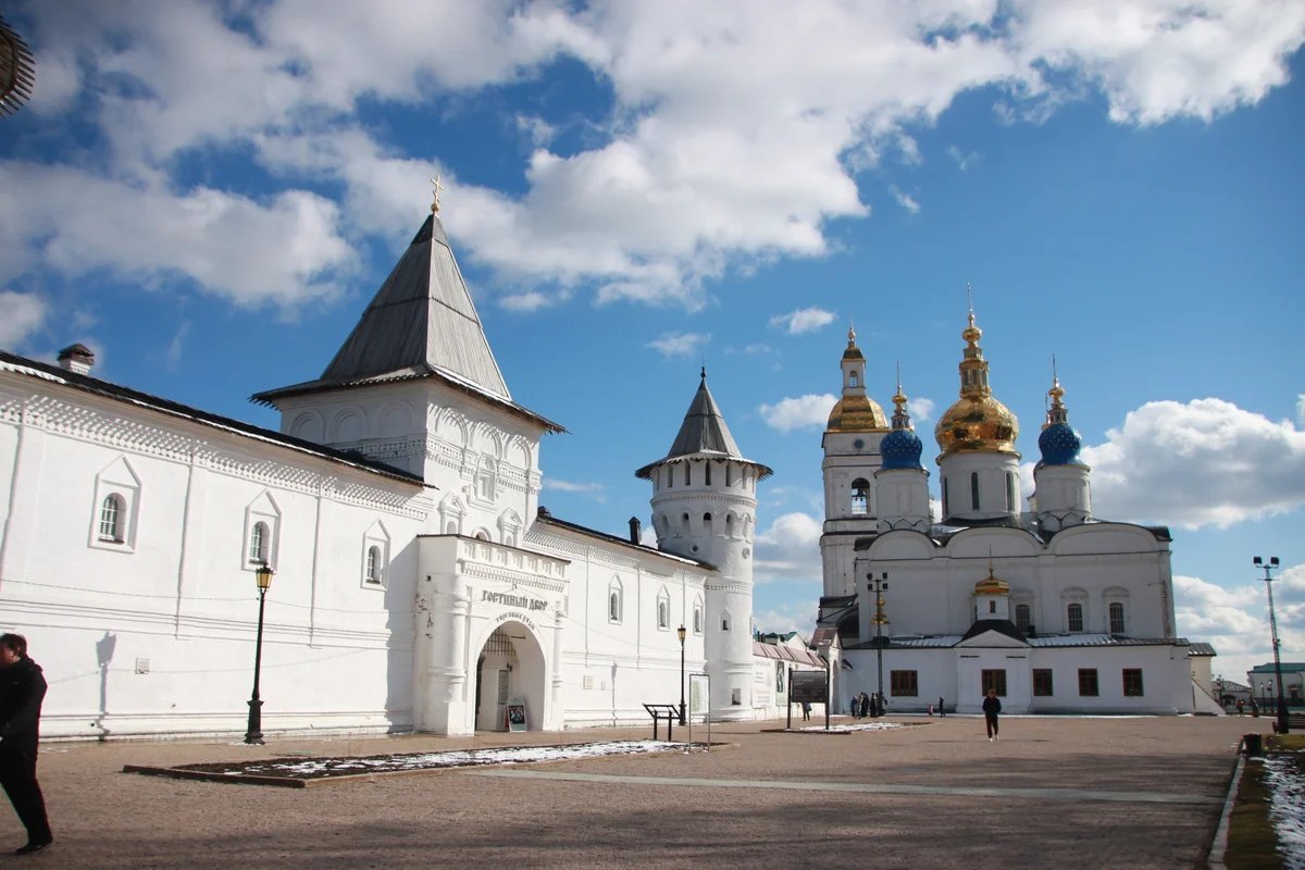 Тобольск кремль. Ансамбль Тобольского Кремля. Каменный Кремль в Тобольске. Тобольский Кремль 17 век. Тобольский Кремль площадь.