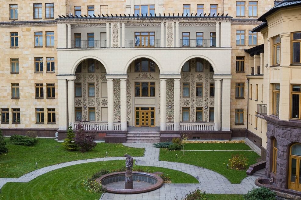 флигель чехова на малой дмитровке. дом музей чехова садово-кудринская. чешский дом в москве. чешский центр в москве. дом чехов центр.