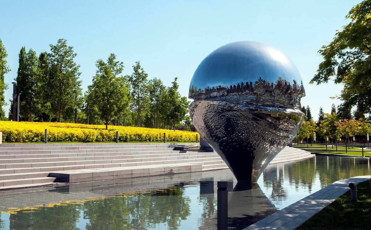 Парк Галицкого скульптура шар Краснодар