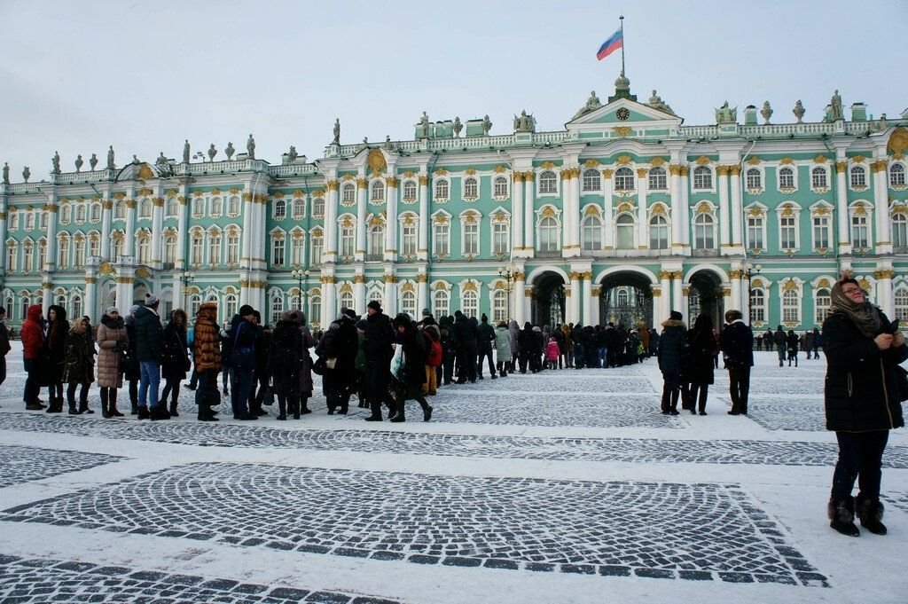 В чем ходят в эрмитаж туристы