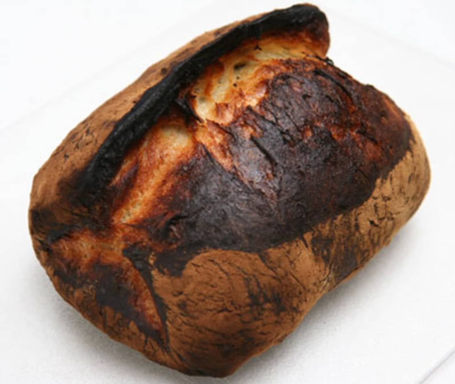 Припек что это при выпечке хлеба. Подгорелый хлеб. Пригоревший хлеб. Корочка хлеба. Горелый хлеб.