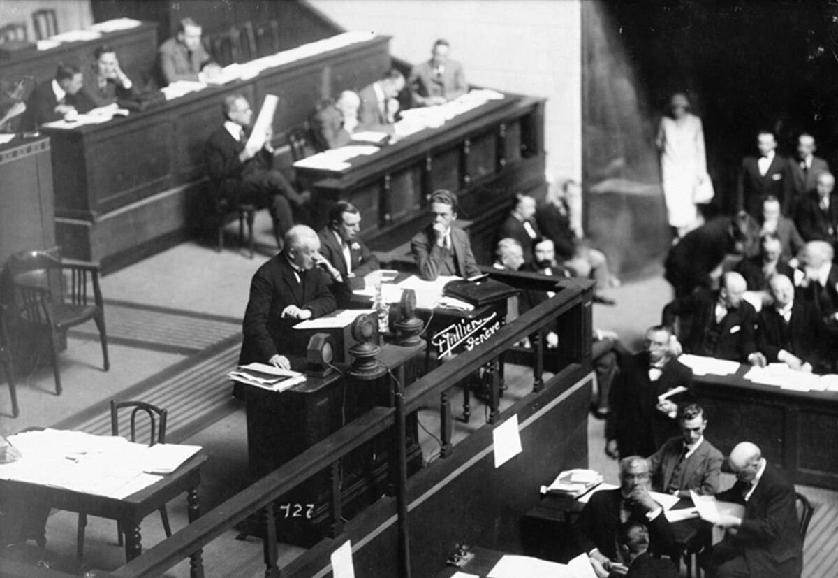 первое заседание лиги наций 1919. ссср вступает в лигу наций 1934. лига наций 1934 ссср. выход германии и японии из лиги наций. лига наций 1920.