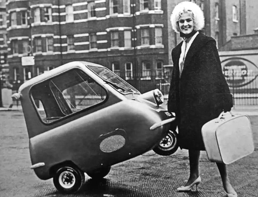 Машина пил. Peel p50 топ Гир. Peel Trident 1965 г. Пил пи 50 топ Гир. Самый маленький автомобиль СССР.