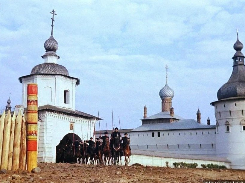 Великий снять. Ростов Великий Иван Васильевич меняет профессию. Ростов Великий «Иван Васильевич меняет профессию» храм. Иван Васильевич меняет профессию Ростовский Кремль. Кремль Ростов Великий фильм Иван Васильевич меняет профессию.