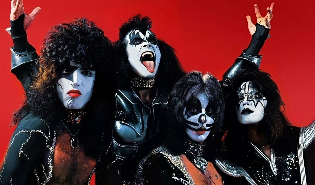 Группа kiss 2023. Kiss 70s. Группа кисс концерт. Фотосессия группы кисс. Группа кисс 1979.