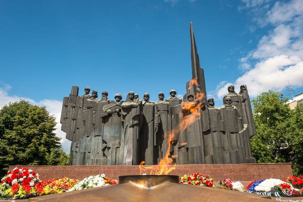 Мемориал москвы посвященные великой отечественной. Мемориальный комплекс площадь Победы Воронеж. Мемориал Победы Воронеж. Памятник на площади Победы Воронеж.