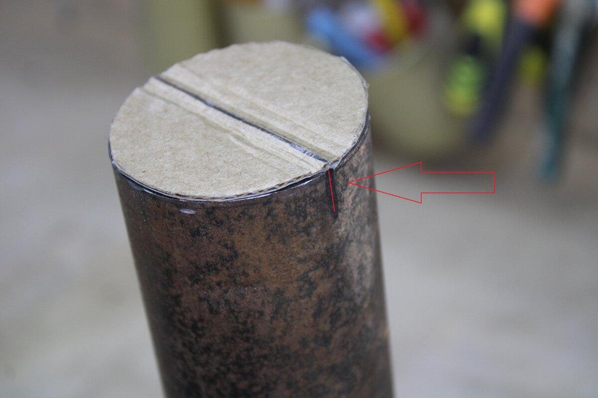 Косой срез трубы. Резка круглой трубы под 90 градусов. От стальной трубы отпилили 13 м. Оборудование для вырезки пробы из металла. Отрезать трубу отопления.