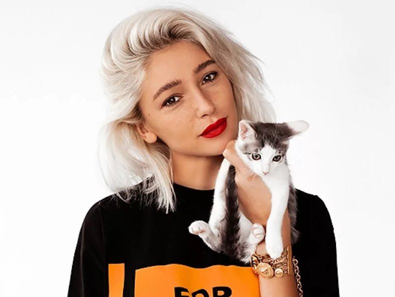 настя ивлева 2019. настя ивлева. настя ивлеева. ивлеева продакшн сайт. сердце ивлеевой фотосессия.