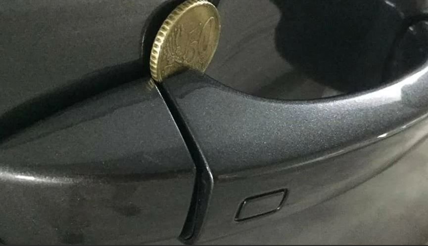 подбрасывание монеты. кража продуктов в магазине. кража с помощью монетки. кража с помощью монетки. кража в магазине монетка.