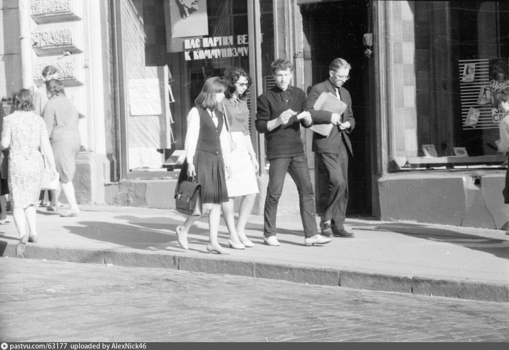 Фото 1965 года. Москва Кузнецкий мост 1965 года. Всесоюзный дом моделей на Кузнецком мосту. Старый дом моделей на Кузнецком мосту. Дом моделей в Москве 1965г.