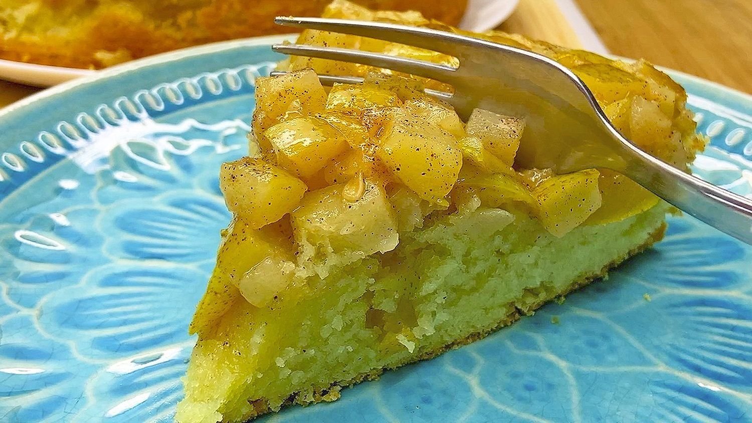 Пирог из груши и вишни