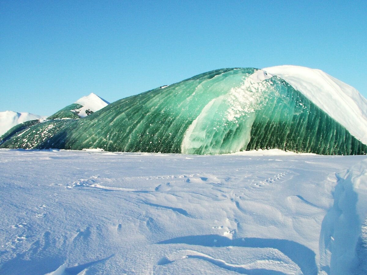 Изумрудно зеленый Айсберг Антарктики