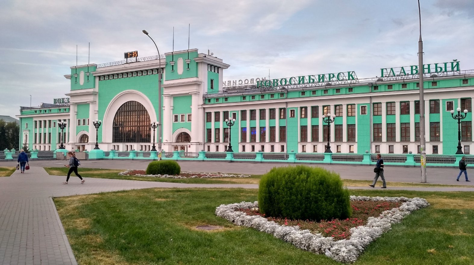 Вокзал новосибирск главный. Ж/Д вокзал Новосибирск. Вокзал железнодорожной станции Новосибирск-главный. Железнодорожный вокзал Новосибирск-главный, Новосибирск.