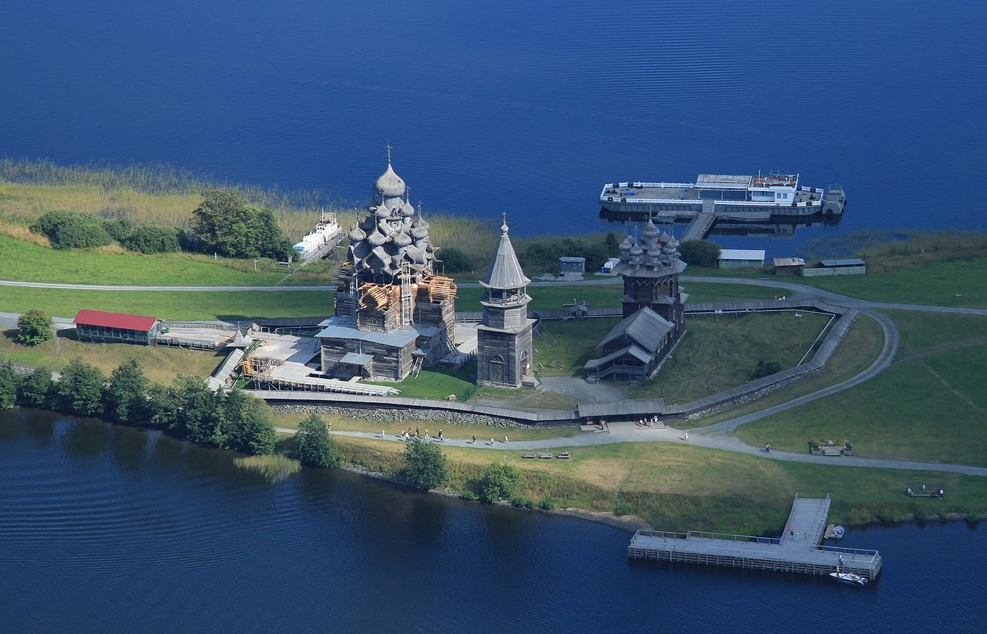 Церковь на онежском озере