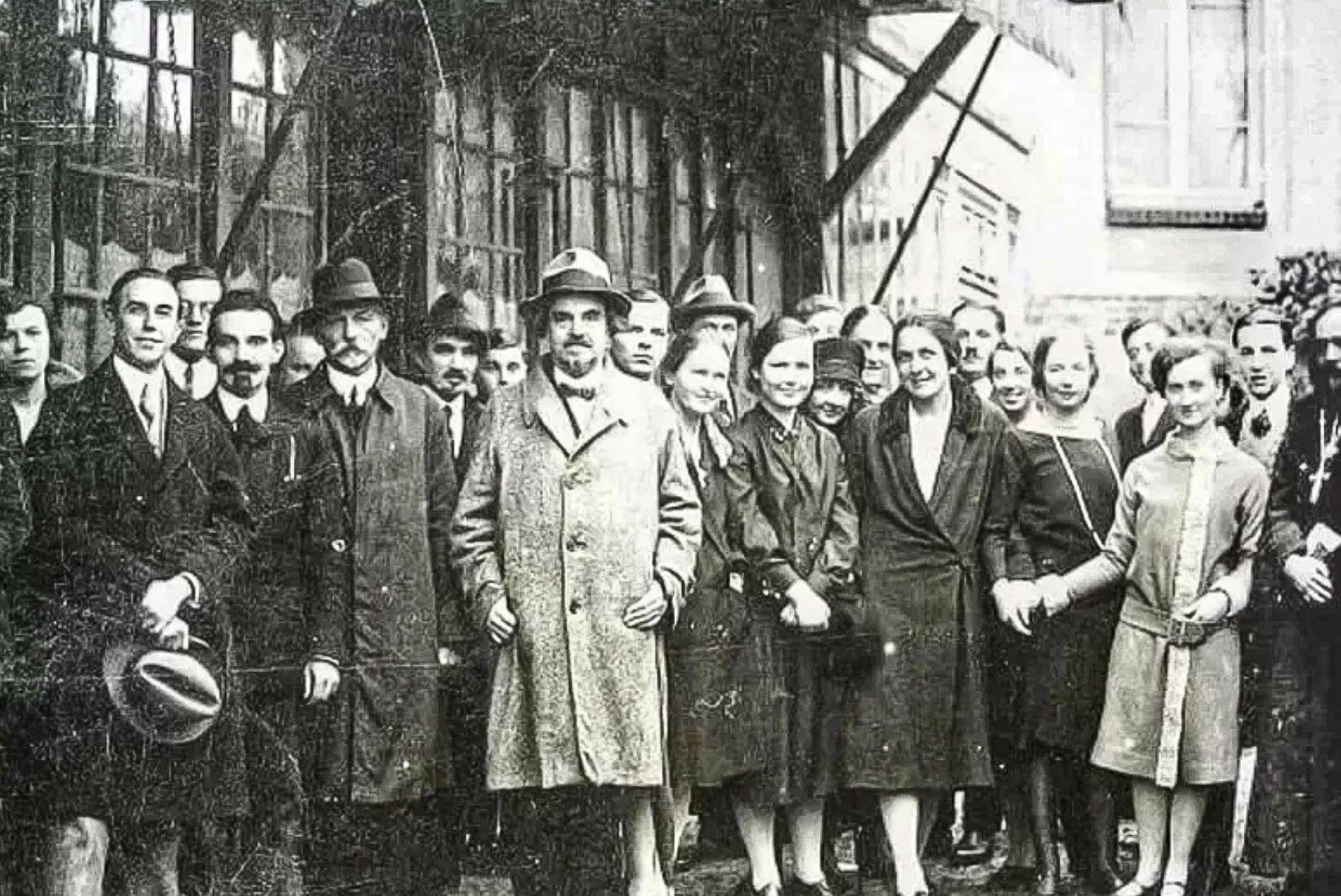 Русская эмиграция 1917-1920 в париже. Русские эмигранты в париже. Белоэмигранты первой волны париж. 1920 бердяев. Русские эмигранты первой волны.