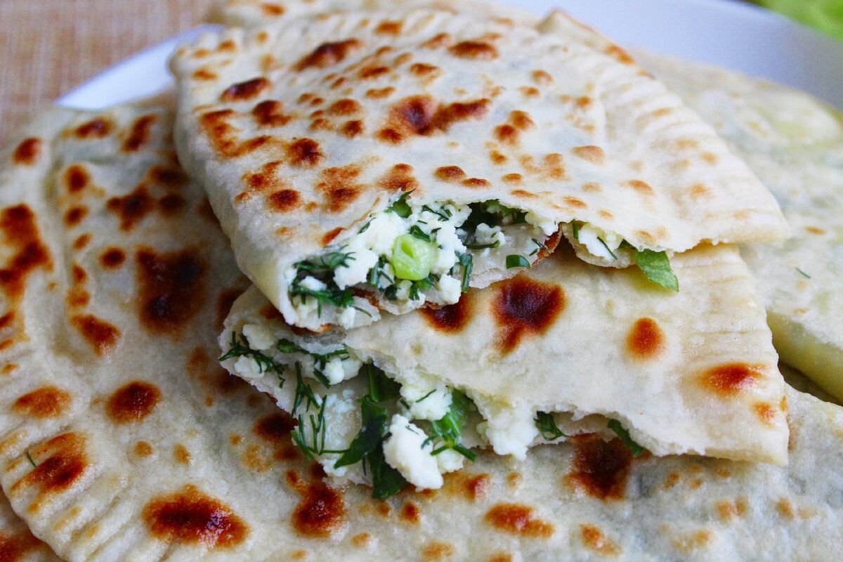 Кутаб по-зангеланский. Бакинский гутаб. Кутаб с зеленью. Кутабы с зеленью фото. Кутабы с зеленью и сыром.