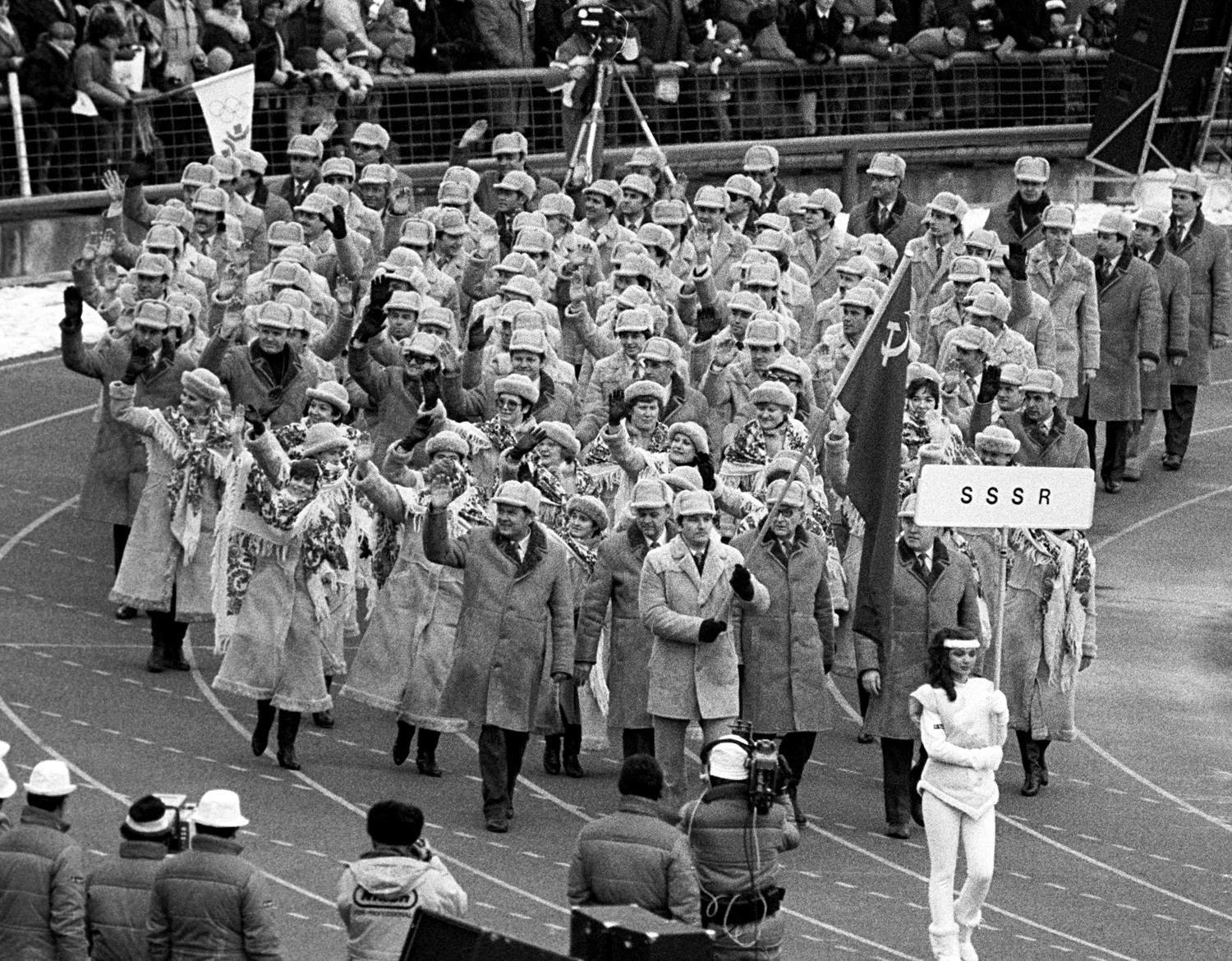 Советские олимпийские. Зимняя олимпиада Сараево 1984. Олимпиада 1984 сборная СССР. Сборная СССР Сараево 1984. Олимпиада в Сараево сборная СССР.