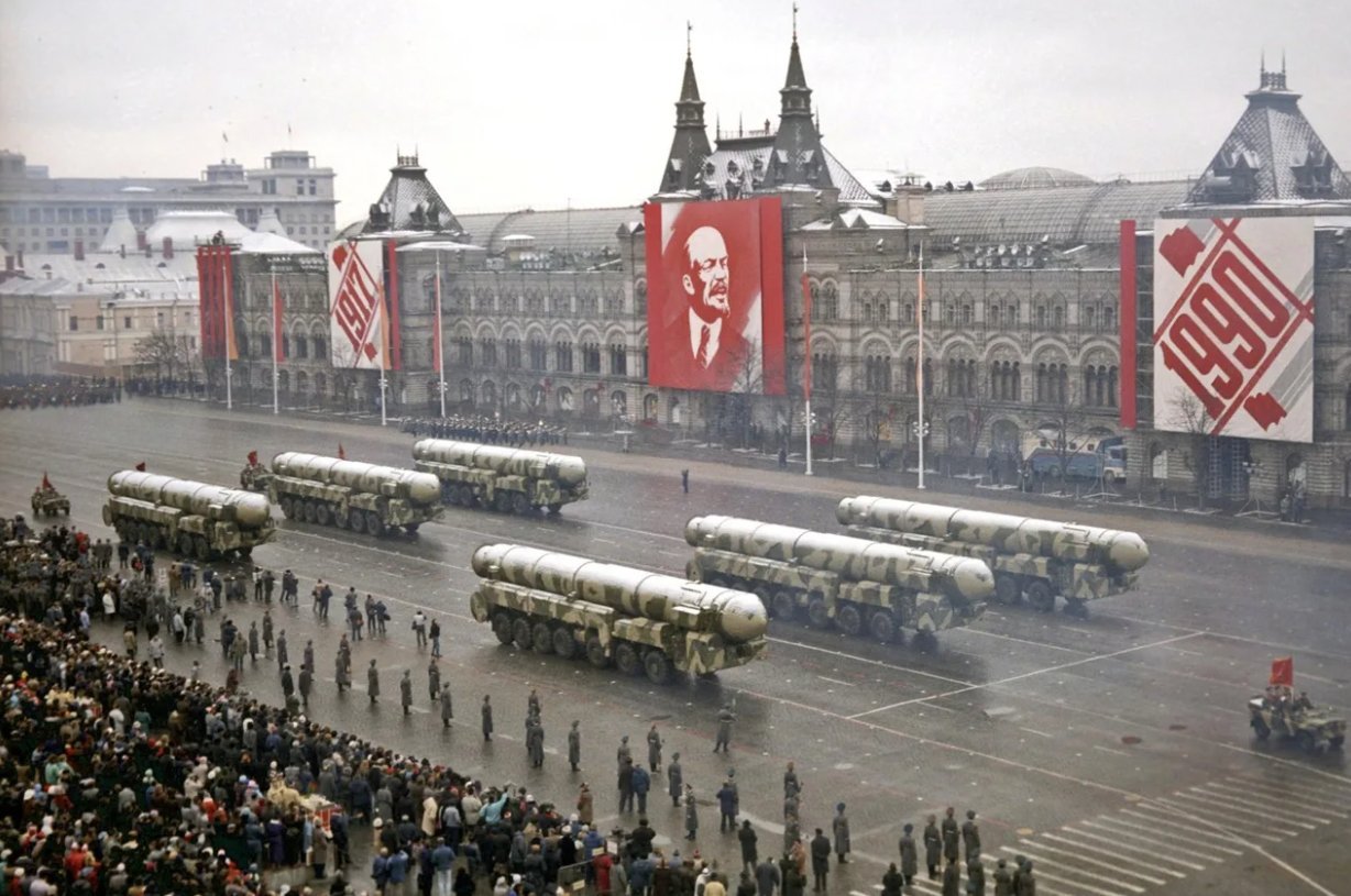 календарь ноябрь 22. 2 ноября 1990 года в дубоссарах. дубоссары 2 ноября 1990. календарь 7 ноября 1990 года. календарь 1990 ноябрь.