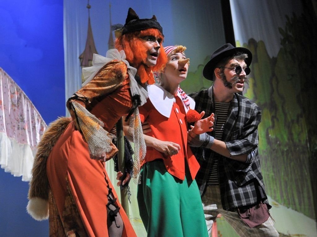 спектакль детский кот. макеевка тюз кот в сапогах. спектакль детский кот. спектакль детский кот. театральная постановка кот в сапогах.